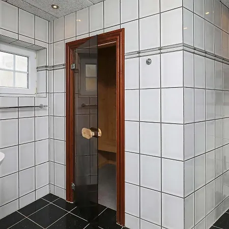 Four-bedroom Holiday In 8 Casa vacanze